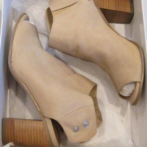 Steve Madden Nonstop Heeled Peep Toe Bootie in Natural Size 5.5